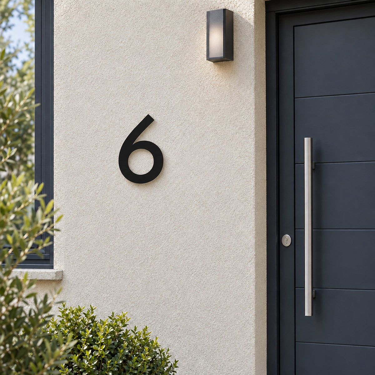 Număr de casă din inox, personalizat – Număr de casă Geometric „6” negru lângă ușa de la intrare · MOHAVE