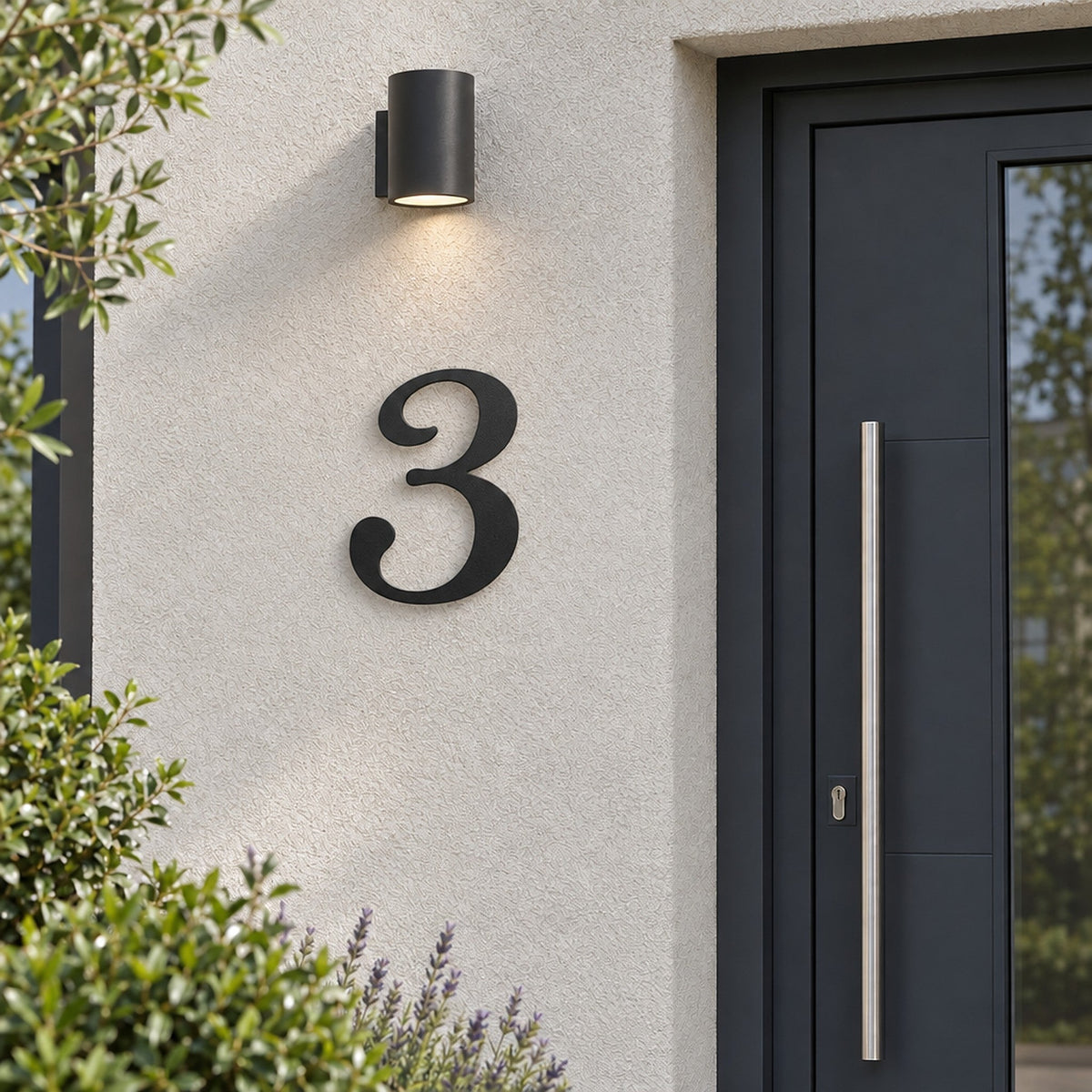 Număr de casă din inox, personalizat – Număr de casă Cursiv „3” negru lângă ușa de la intrare · MOHAVE